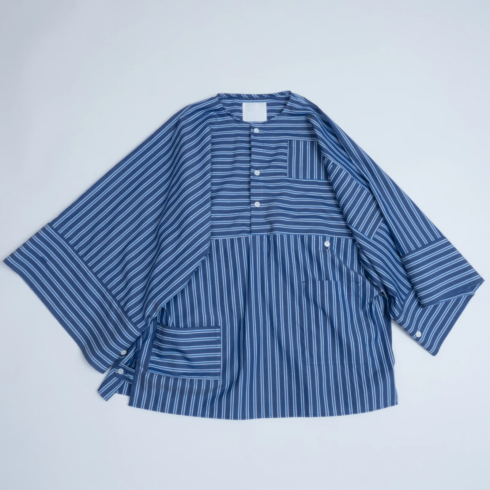 DOLMAN PULLOVER SHIRTS — 正面：ドルマンスリーブとストライプの切り替え