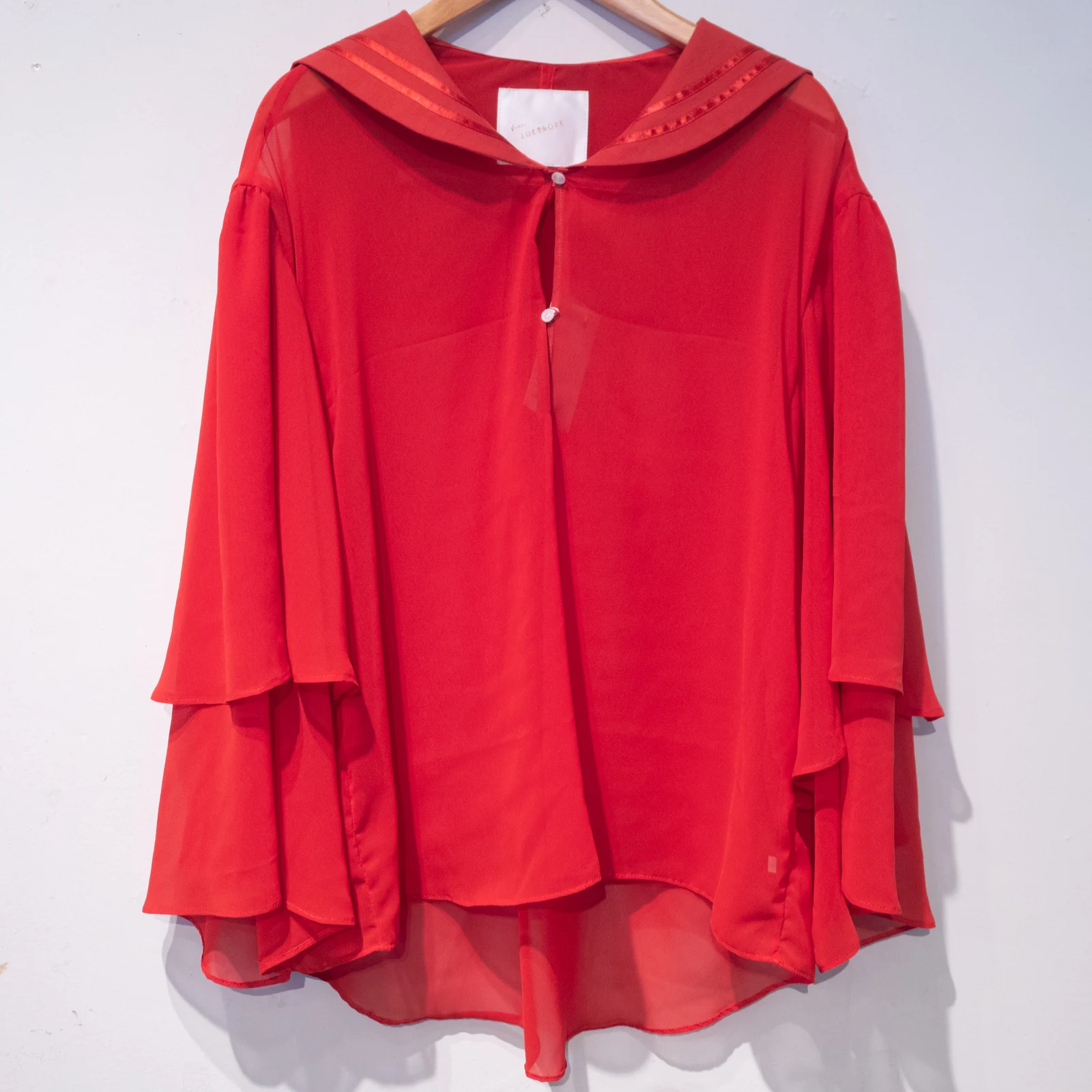 フリピエ × pre- — 赤いセーラーカラーの衣服、正面