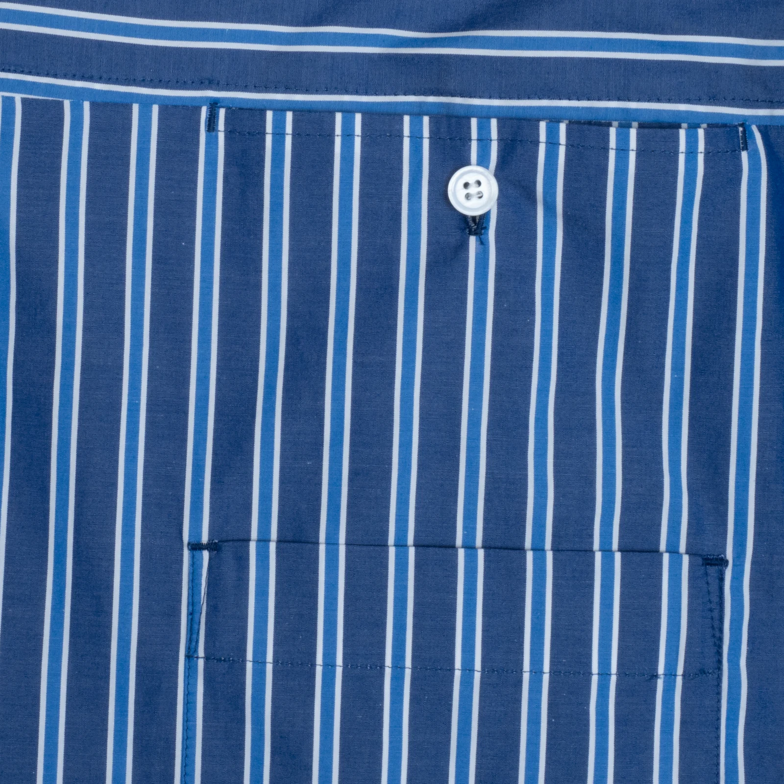 DOLMAN PULLOVER SHIRTS — 胸元のディテール